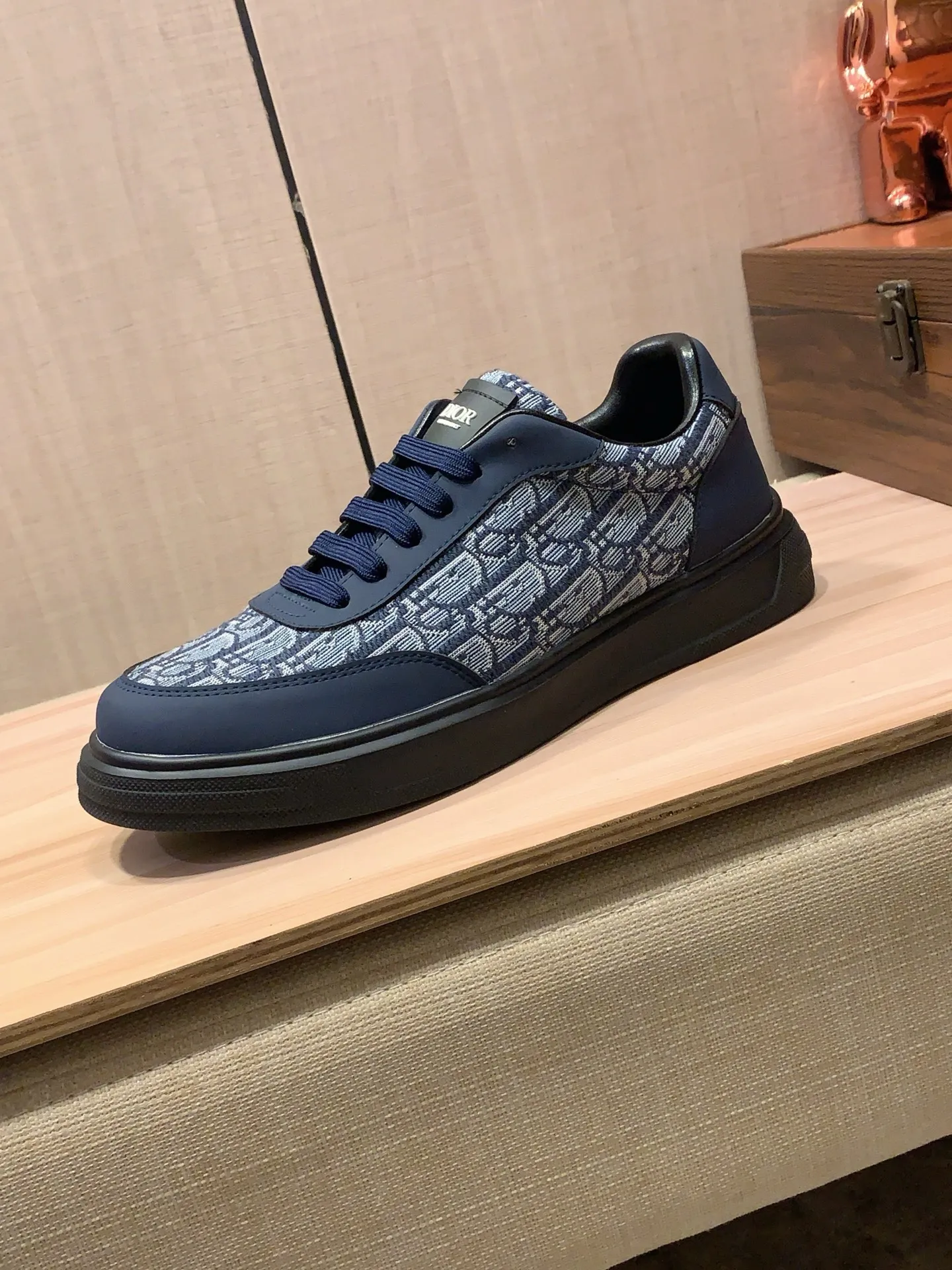 Men's men's shoes💰420💰💰🎩🎩[Lightning][Lightning] "Dior DIOR*" The latest • popular casual shoes, top brand [seduce] luxury ~ purchasing agency, top ~ quality. [Strong] The upper is made of imported breathable cowhide with material ➕ breathable sheepskin feet (•) and fine workmanship. The original stylish and stylish soft rubber wear-resistant and non-slip outsole is light and comfortable on the feet. The real thing looks better when photographed in person. 111: code: 38-44, 3️⃣ colors selected